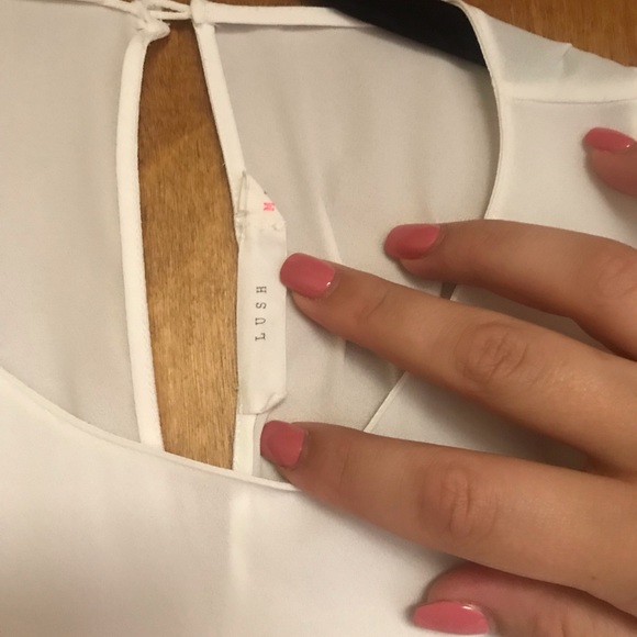 Off-Shoulder White Blouse - Picture 2 of 4